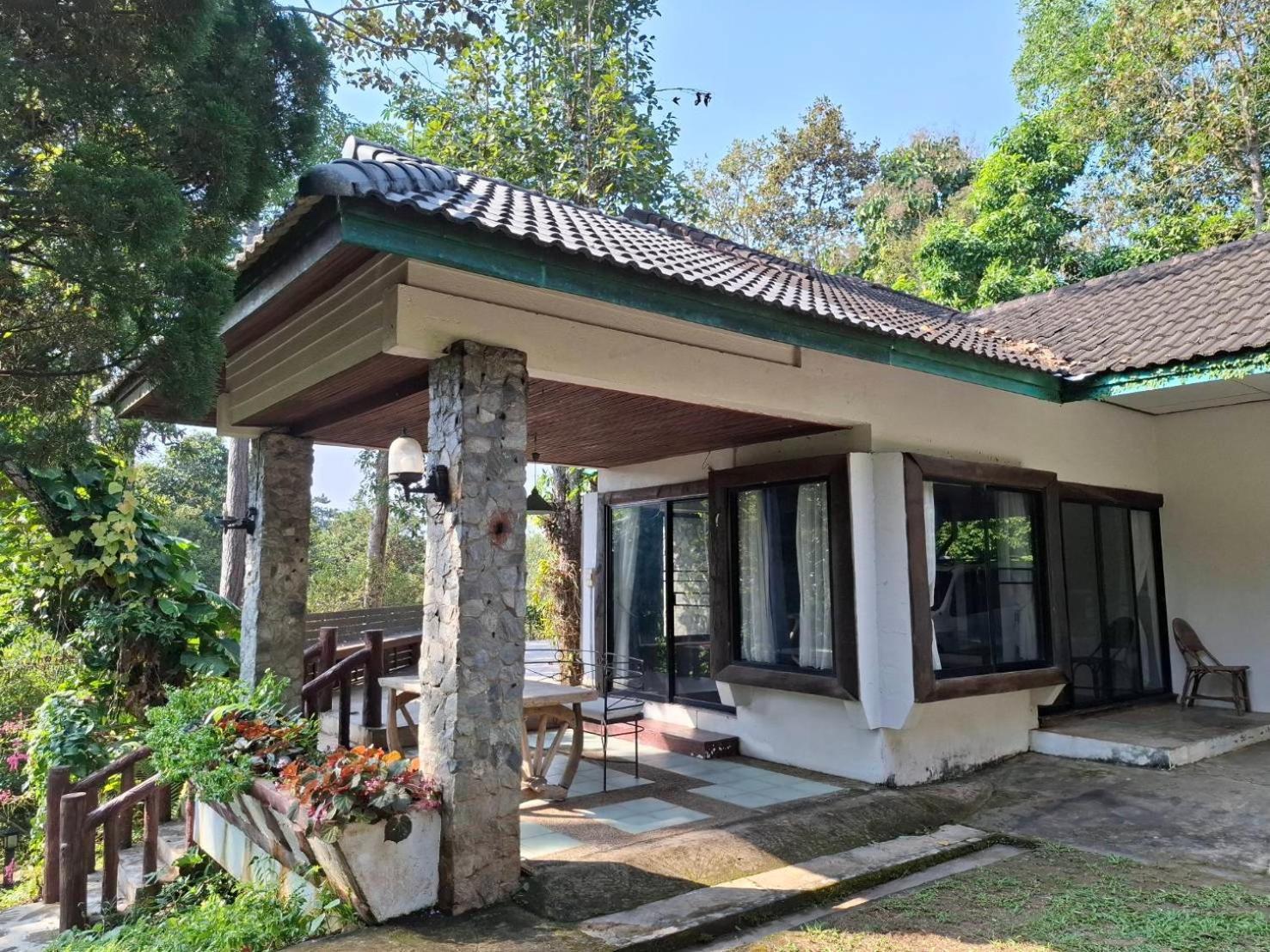 Balmy Hideout Cafe & Habitación en casa particular Ban Huai Kaeo